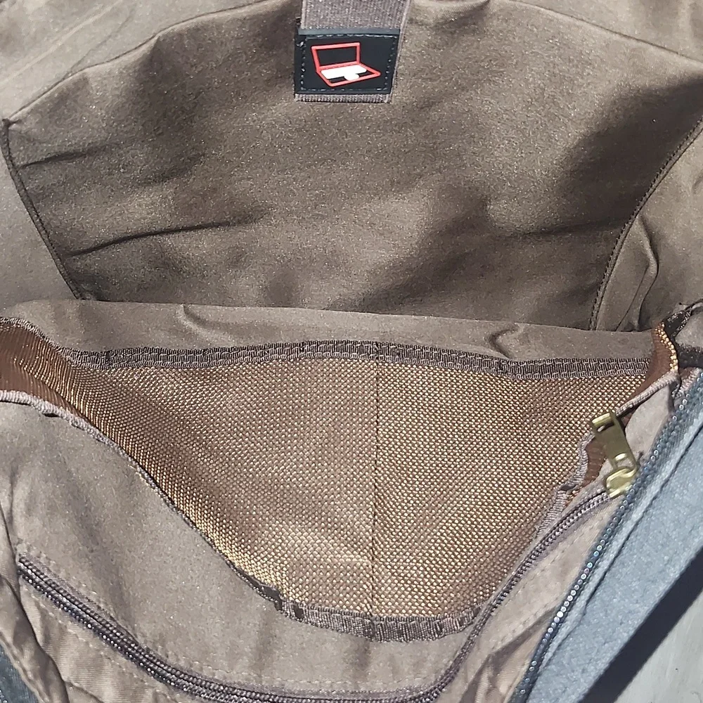 Rainsmore Messenger Bag